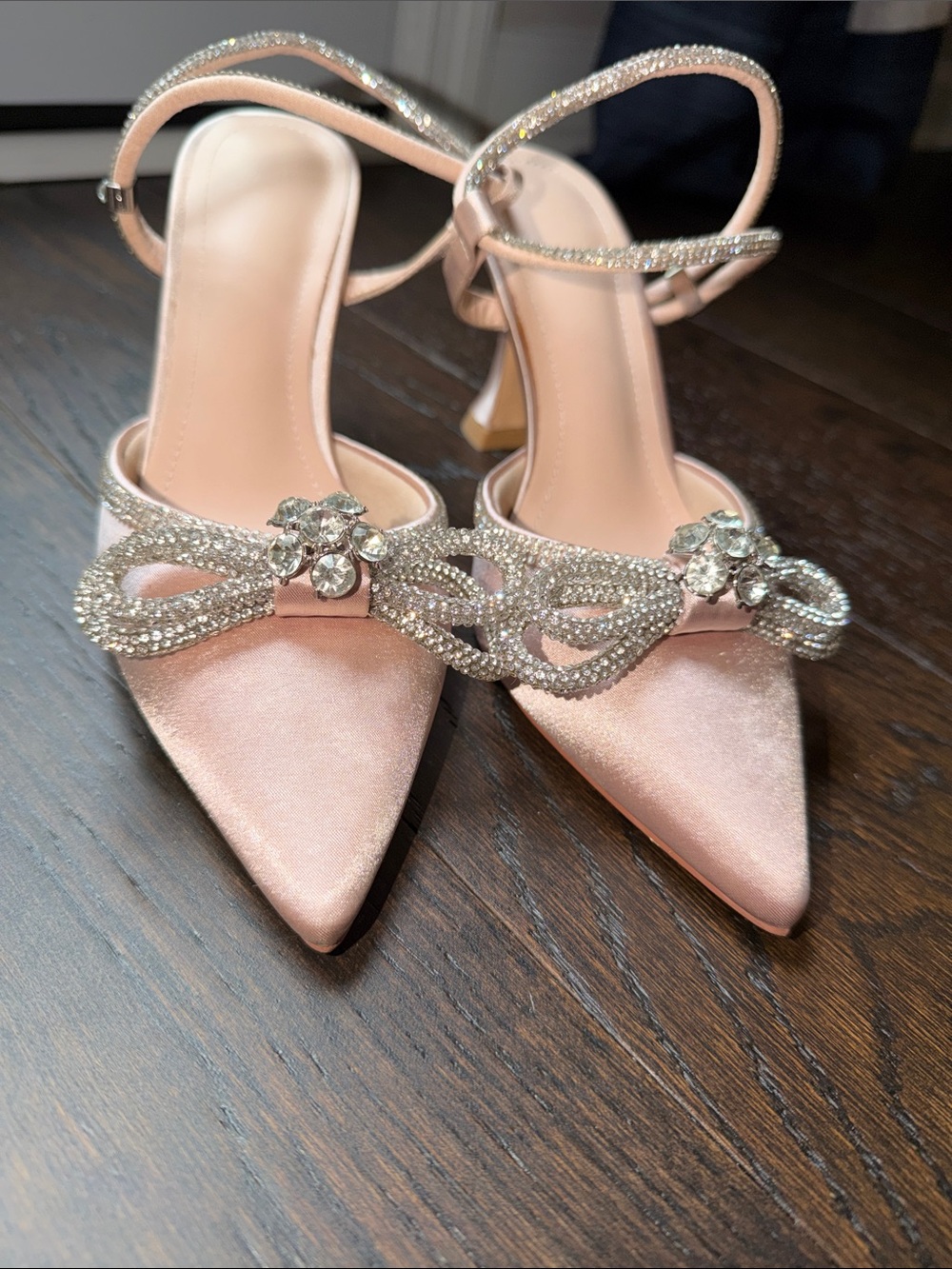 NWOB Elegant Pink Satin Pointed-Toe Evening Heels with Crystal Bow size 6.5